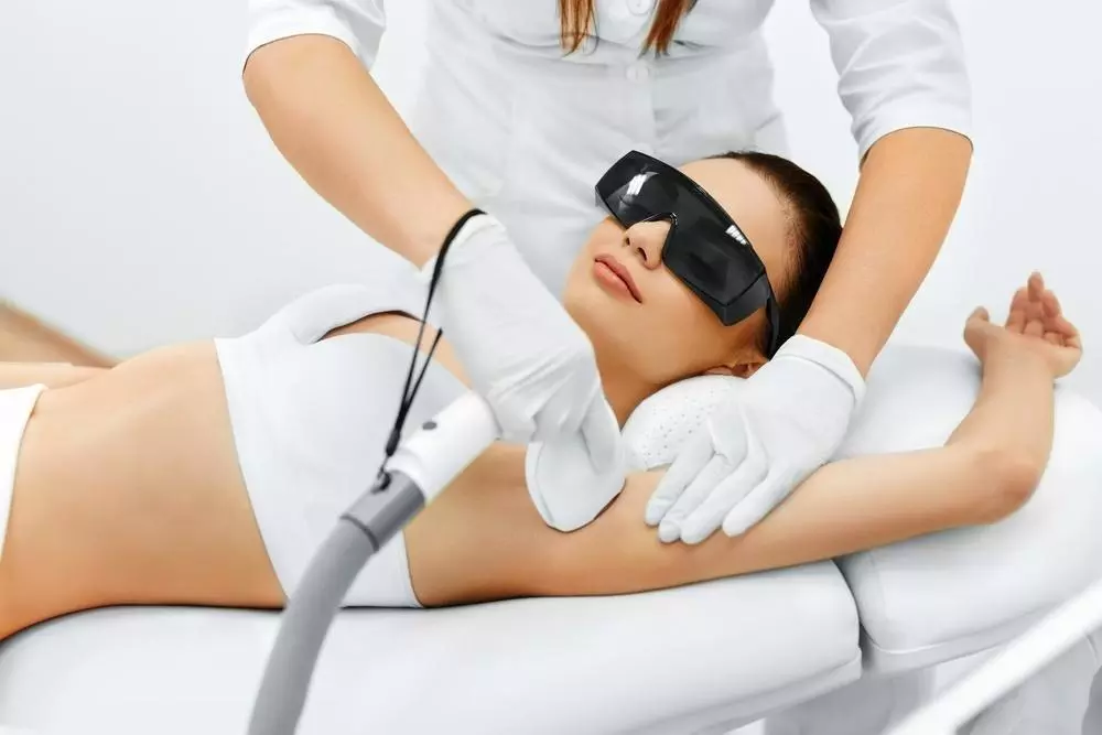 Depilacja laserowa pach laserem Primelase w Instytucie Gigi w Bydgoszczy